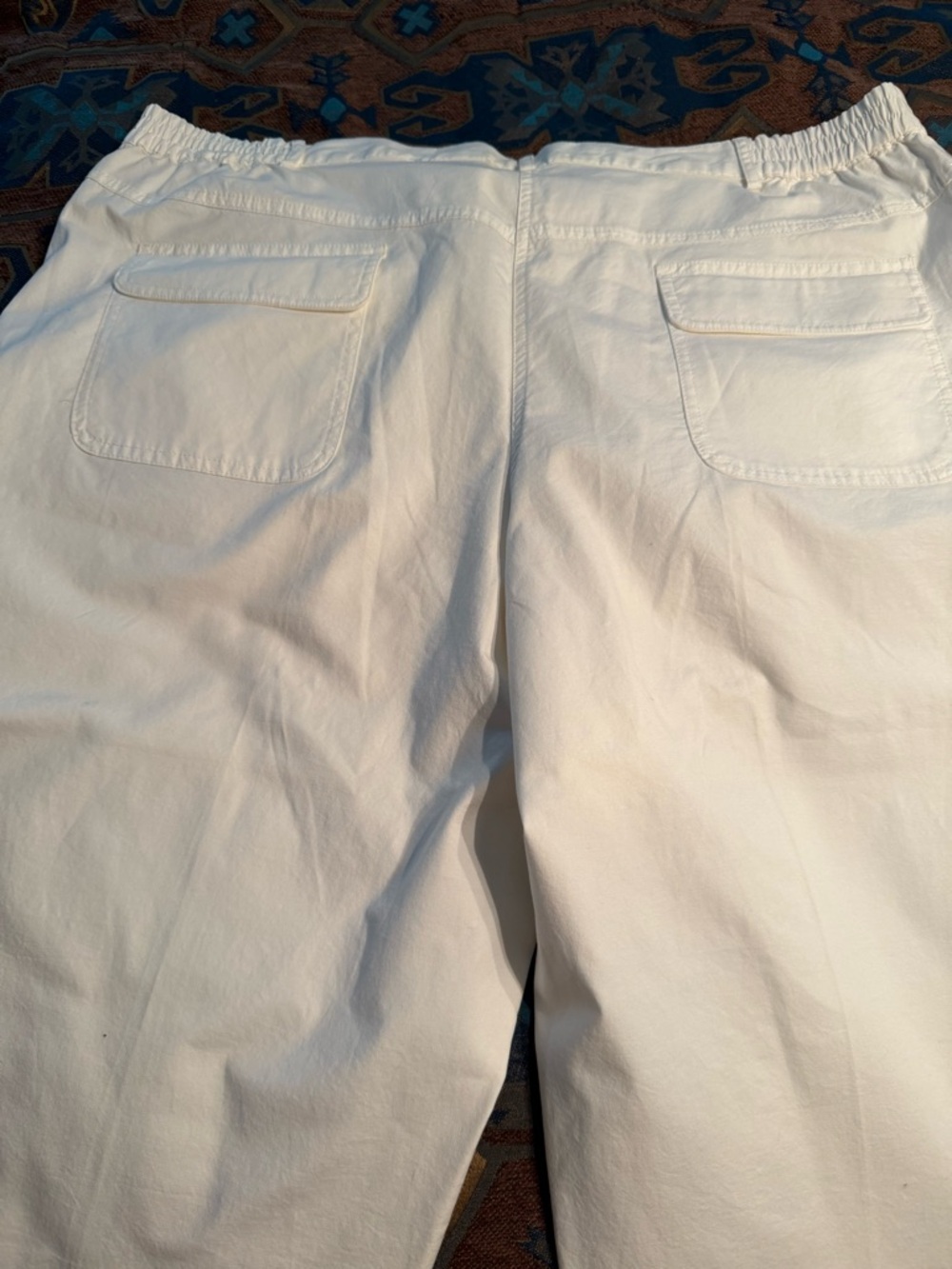 Women’s White Casual Zip up Capris with Back Patch Pockets